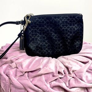 Couch wristlet black